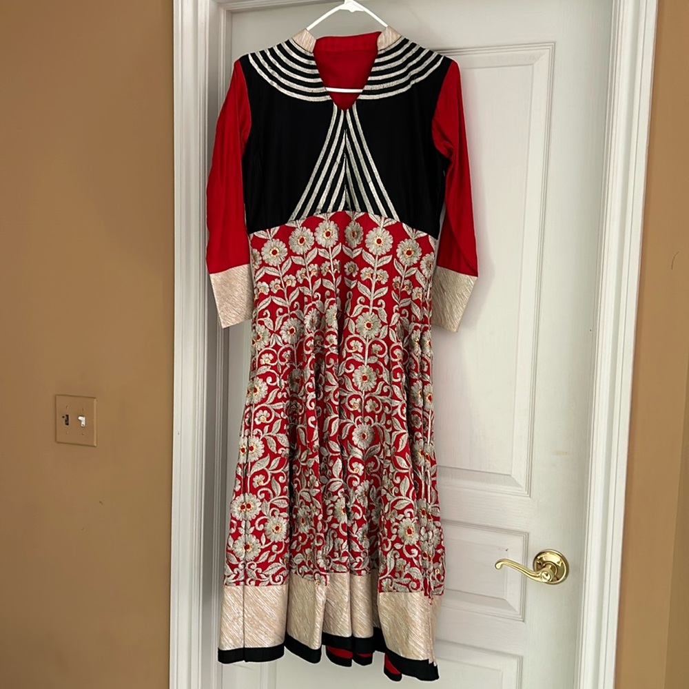 Beautiful floral Indian dress!